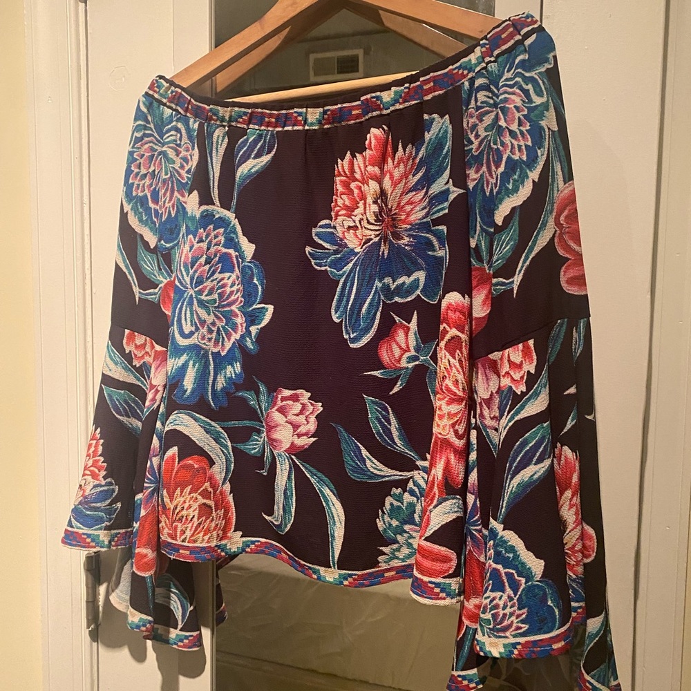Flying Tomato off the shoulder bell sleeve top. Size S